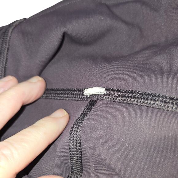 LULULEMON Train Times Crop 21" Vintage Purple Plum Excellent Condition - Picture 4 of 5